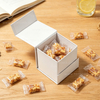 Individuell bedruckte, luxuri&ouml;se, faltbare Geschenkbox aus starrem Papier. Weihnachtsgeschenk-Papierboxen in individueller Form